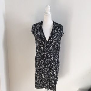 Flowy, v-neck animal print shift dress